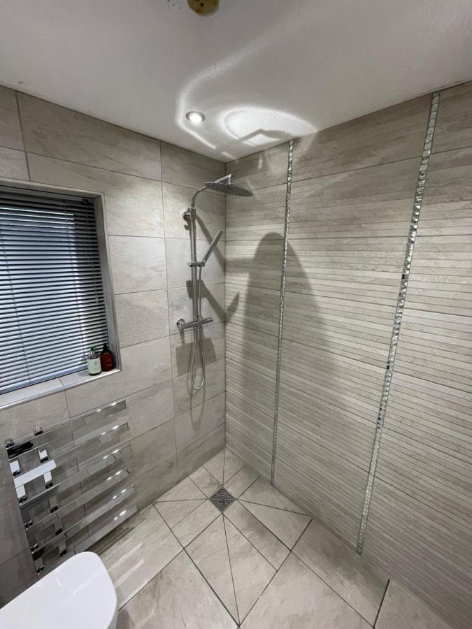 Riverside 2 Bedroom Townhouse With Car Charger Abergavenny Exterior photo