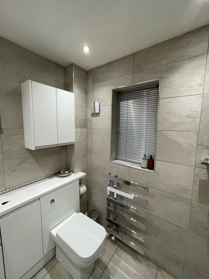 Riverside 2 Bedroom Townhouse With Car Charger Abergavenny Exterior photo